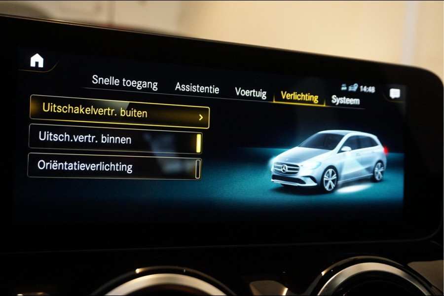 Mercedes-Benz B-Klasse 180 Business Solution Aut7 Night | NAP | Rijkelijk uitgevoerd | Apple Carplay | Camera | Parkeer assistent | Sportinterieur | Cruise + Lane | Sportvelgen | etc