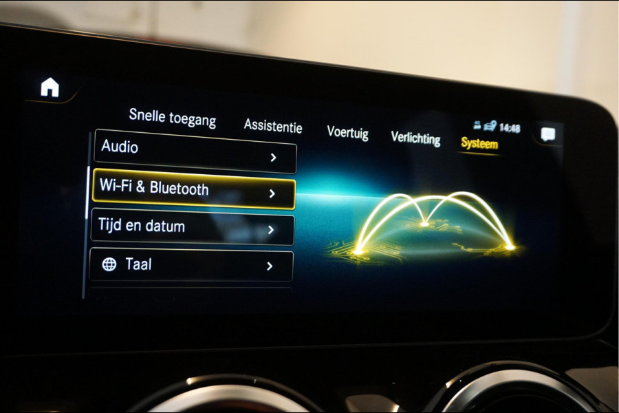 Mercedes-Benz B-Klasse 180 Business Solution Aut7 Night | NAP | Rijkelijk uitgevoerd | Apple Carplay | Camera | Parkeer assistent | Sportinterieur | Cruise + Lane | Sportvelgen | etc