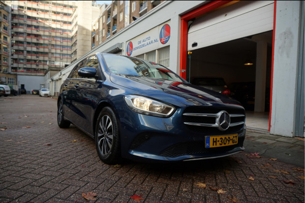 Mercedes-Benz B-Klasse 180 Business Solution Aut7 Night | NAP | Rijkelijk uitgevoerd | Apple Carplay | Camera | Parkeer assistent | Sportinterieur | Cruise + Lane | Sportvelgen | etc