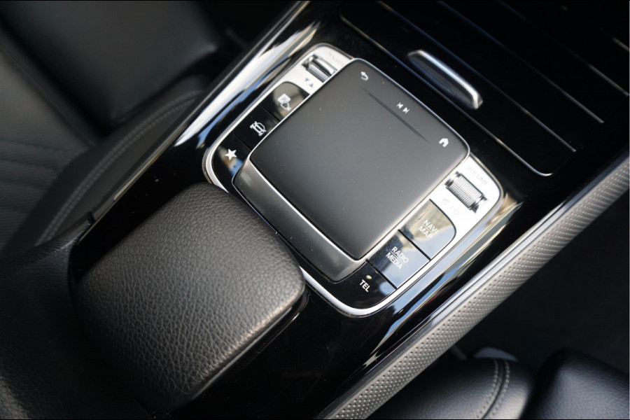 Mercedes-Benz B-Klasse 180 Business Solution Aut7 Night | NAP | Rijkelijk uitgevoerd | Apple Carplay | Camera | Parkeer assistent | Sportinterieur | Cruise + Lane | Sportvelgen | etc