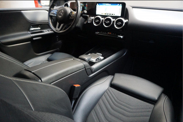 Mercedes-Benz B-Klasse 180 Business Solution Aut7 Night | NAP | Rijkelijk uitgevoerd | Apple Carplay | Camera | Parkeer assistent | Sportinterieur | Cruise + Lane | Sportvelgen | etc