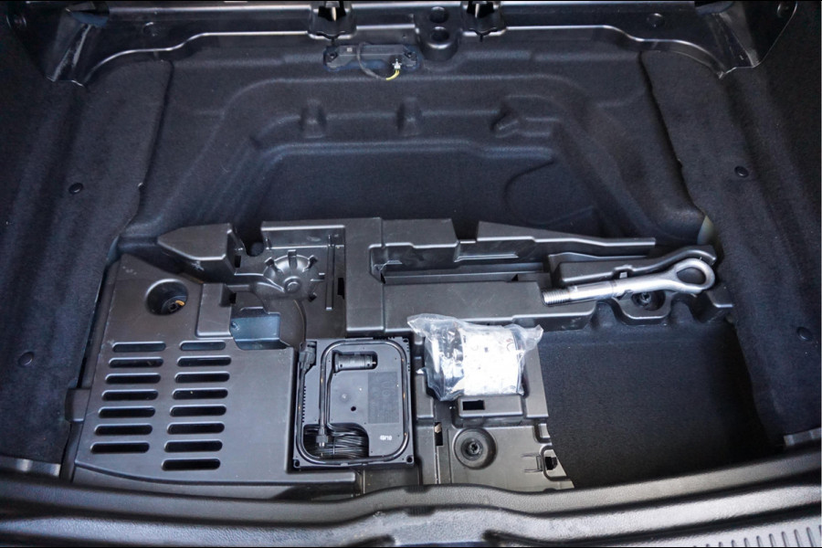 Mercedes-Benz B-Klasse 180 Business Solution Aut7 Night | NAP | Rijkelijk uitgevoerd | Apple Carplay | Camera | Parkeer assistent | Sportinterieur | Cruise + Lane | Sportvelgen | etc