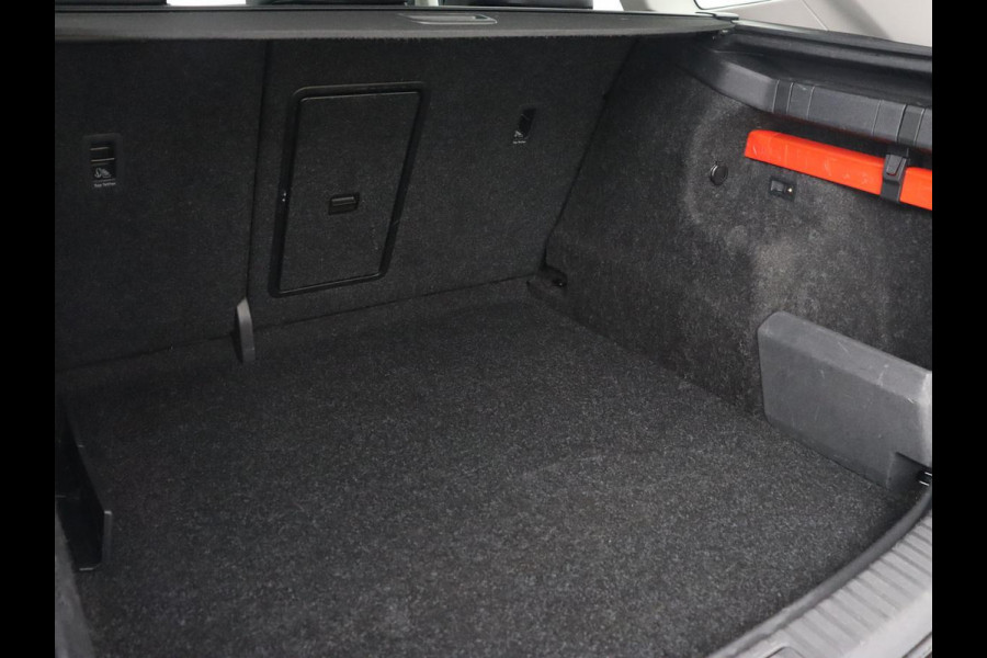 Škoda ENYAQ iV 80 | Trekhaak | Camera | Stuurverwarming | Carplay | Navigatie | 19'' | Full LED | Cruise control | Half leder | Parkeerhulp | Climate control