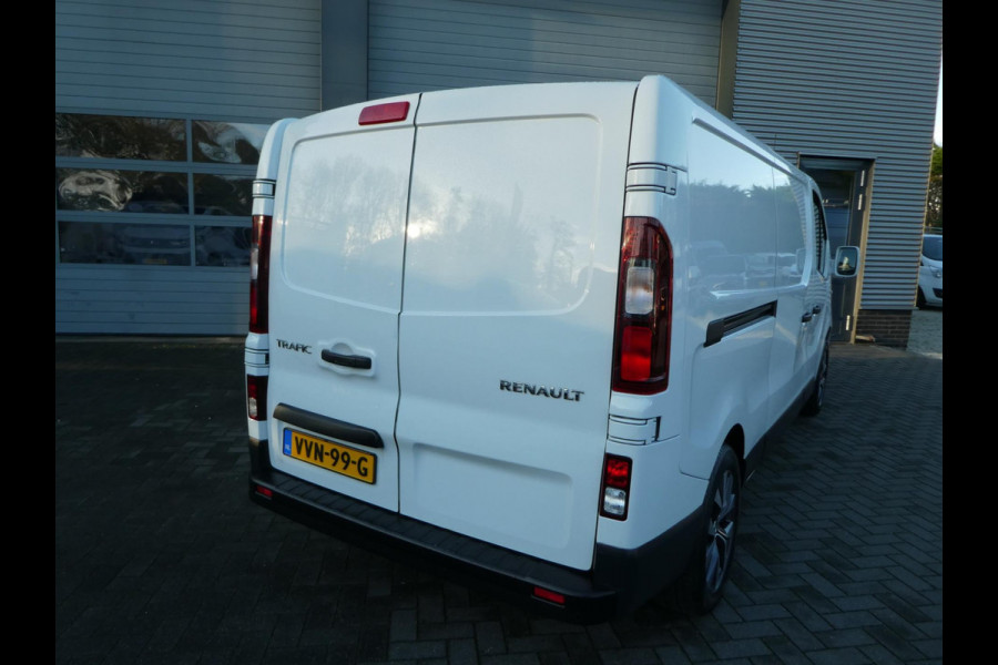 Renault Trafic 2.0 dCi 120 L2H1 lang airco 3 zits