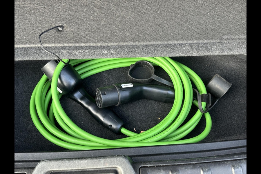 Porsche Taycan Performance 84 kWh BOSE | STUURWIEL+STOELVERWARMING | SPORtCHRONO | ADAPTIVE CRUISE | PORSCHE ONDERHOUDEN |12mnd BOVAG GARANTIE