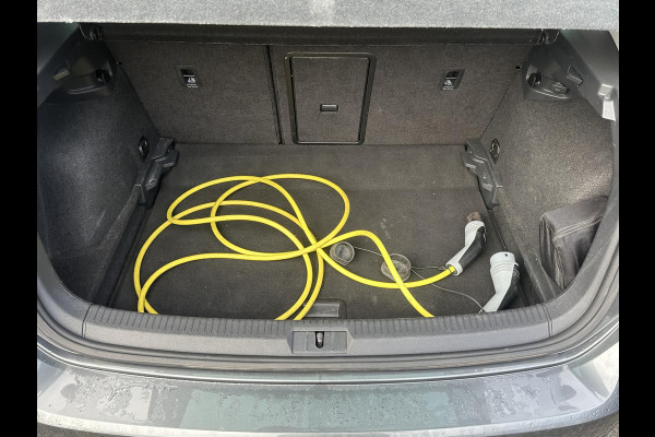 Volkswagen e-Golf E-DITION STOELVERWARMING | KEYLESS ENTRY | DEALER ONDERHOUDEN | RIJKLAARPRIJS