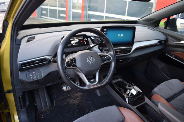 Volkswagen ID.4 First Max 77 kWh | Trekhaak | Pano | Half Leer | Massage | Memory