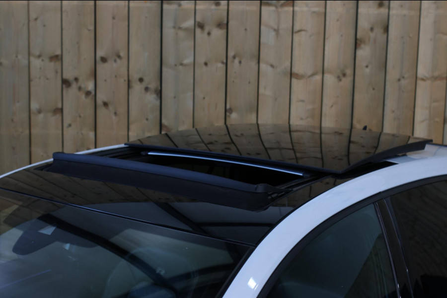 Volkswagen Golf 2.0 TSI 4Motion R *Akra*Pano*DCC*Dynaudio*Camera*leder*