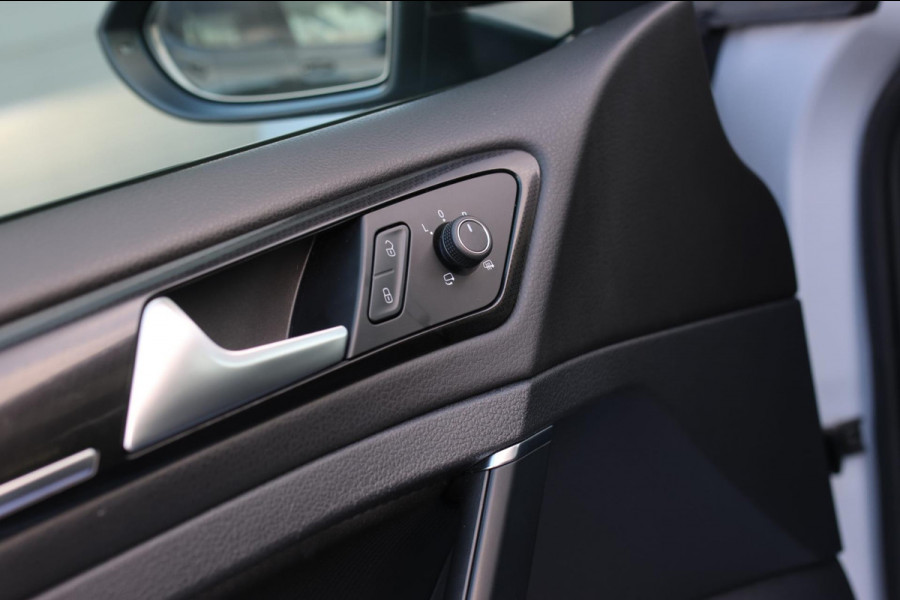 Volkswagen Golf 2.0 TSI 4Motion R *Akra*Pano*DCC*Dynaudio*Camera*leder*