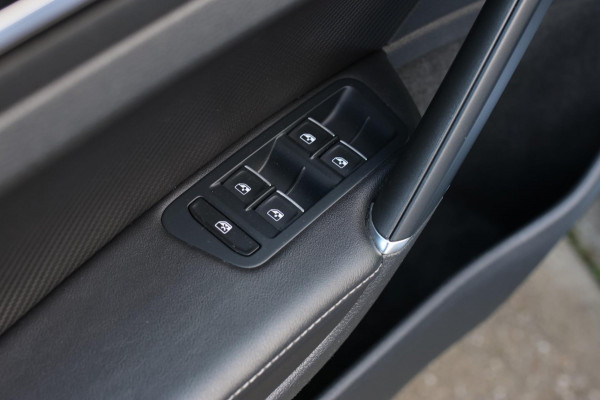 Volkswagen Golf 2.0 TSI 4Motion R *Akra*Pano*DCC*Dynaudio*Camera*leder*