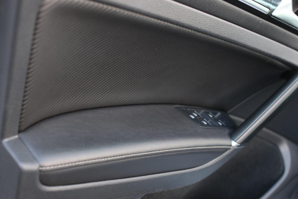 Volkswagen Golf 2.0 TSI 4Motion R *Akra*Pano*DCC*Dynaudio*Camera*leder*