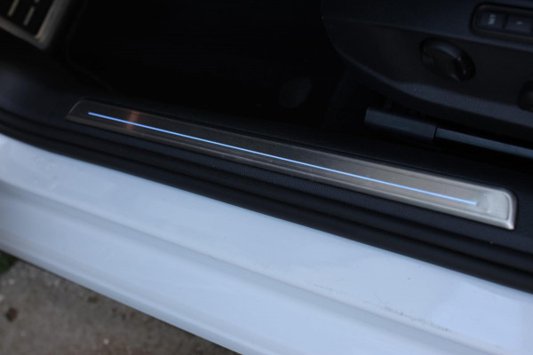 Volkswagen Golf 2.0 TSI 4Motion R *Akra*Pano*DCC*Dynaudio*Camera*leder*