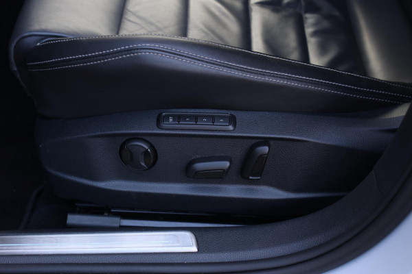 Volkswagen Golf 2.0 TSI 4Motion R *Akra*Pano*DCC*Dynaudio*Camera*leder*