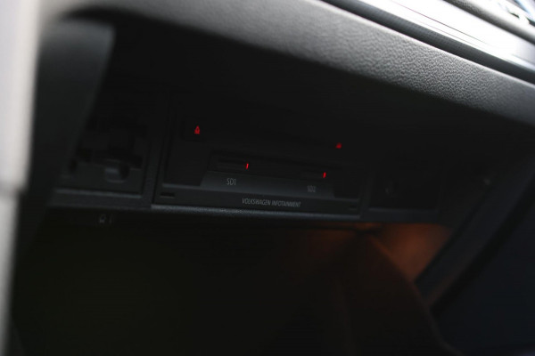 Volkswagen Golf 2.0 TSI 4Motion R *Akra*Pano*DCC*Dynaudio*Camera*leder*