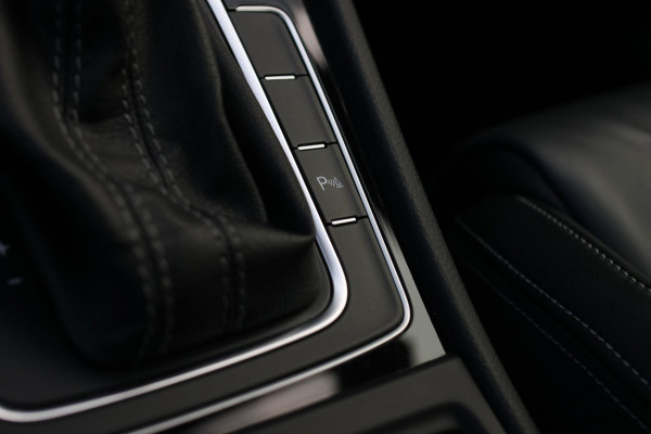 Volkswagen Golf 2.0 TSI 4Motion R *Akra*Pano*DCC*Dynaudio*Camera*leder*