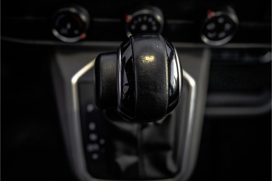 Volkswagen Transporter 6.1 2.0 TDI L2H1 | DC | Bulli | 200PK | Leder | Carplay | Virtual | Adapt Cruise