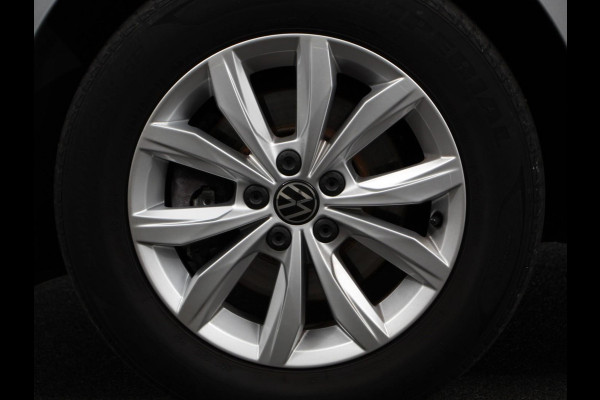 Volkswagen Polo 1.0 TSI 110pk Highline | Navigatie | Apple Carplay/Android Auto | Parkeersensoren | Adaptive cruise control | Stoelverwarming | Getinte ramen | Climatronic