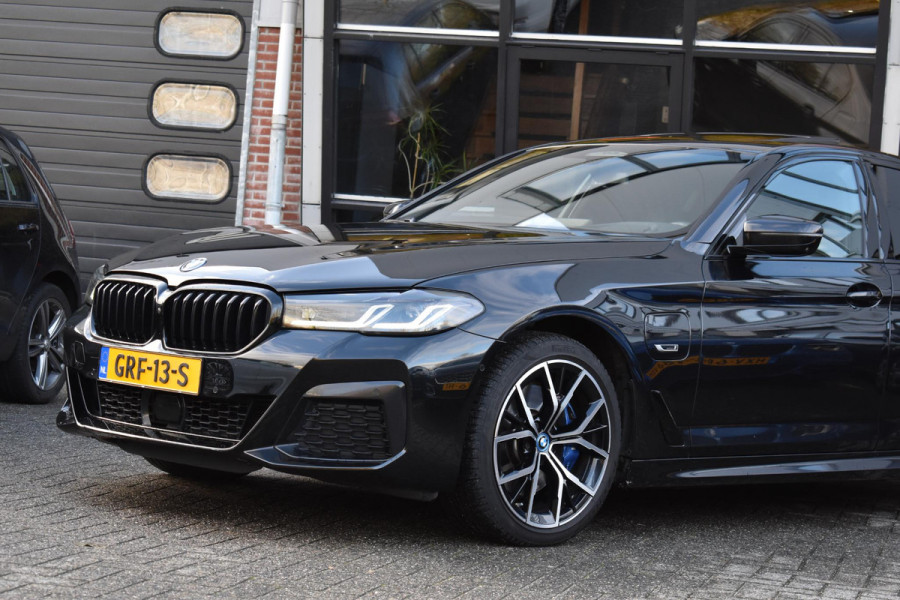 BMW 5 Serie 530e Business Edition Plus M-Pakket HUD Pano Kuipstoelen ACC H&K