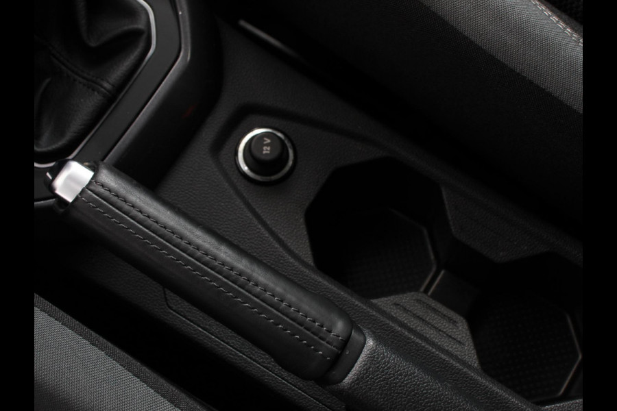 Volkswagen Polo 1.0 TSI 110pk Highline | Navigatie | Apple Carplay/Android Auto | Parkeersensoren | Adaptive cruise control | Stoelverwarming | Getinte ramen | Climatronic