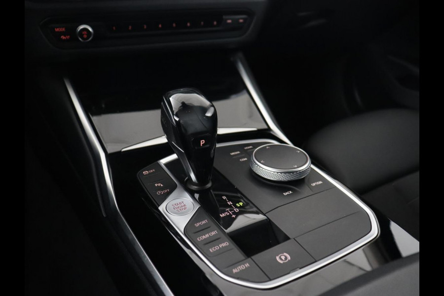 BMW 3-serie 320i Executive | Sport Line | Half leder | Sportstoelen | Carplay | Live Cockpit | Full LED | Navigatie | Parkeerhulp | 18'' | DAB | Climate control | Bluetooth | Cruise control