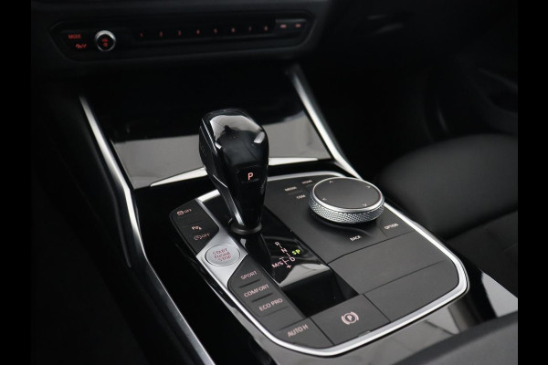 BMW 3-serie 320i Executive | Sport Line | Half leder | Sportstoelen | Carplay | Live Cockpit | Full LED | Navigatie | Parkeerhulp | 18'' | DAB | Climate control | Bluetooth | Cruise control