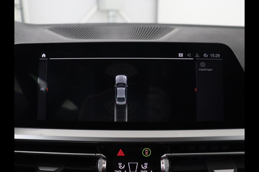 BMW 3-serie 320i Executive | Sport Line | Half leder | Sportstoelen | Carplay | Live Cockpit | Full LED | Navigatie | Parkeerhulp | 18'' | DAB | Climate control | Bluetooth | Cruise control