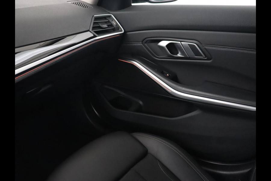 BMW 3-serie 320i Executive | Sport Line | Half leder | Sportstoelen | Carplay | Live Cockpit | Full LED | Navigatie | Parkeerhulp | 18'' | DAB | Climate control | Bluetooth | Cruise control