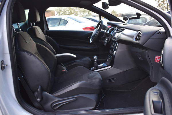 DS DS 3 1.2 PureTech So Chic Camera Airco Trekhaak