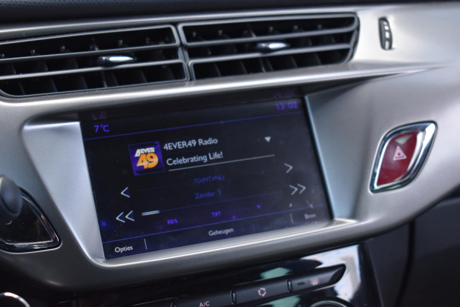 DS DS 3 1.2 PureTech So Chic Camera Airco Trekhaak