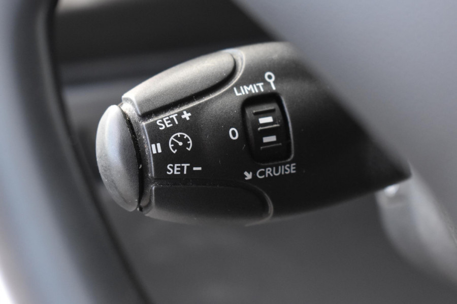 DS DS 3 1.2 PureTech So Chic Camera Airco Trekhaak