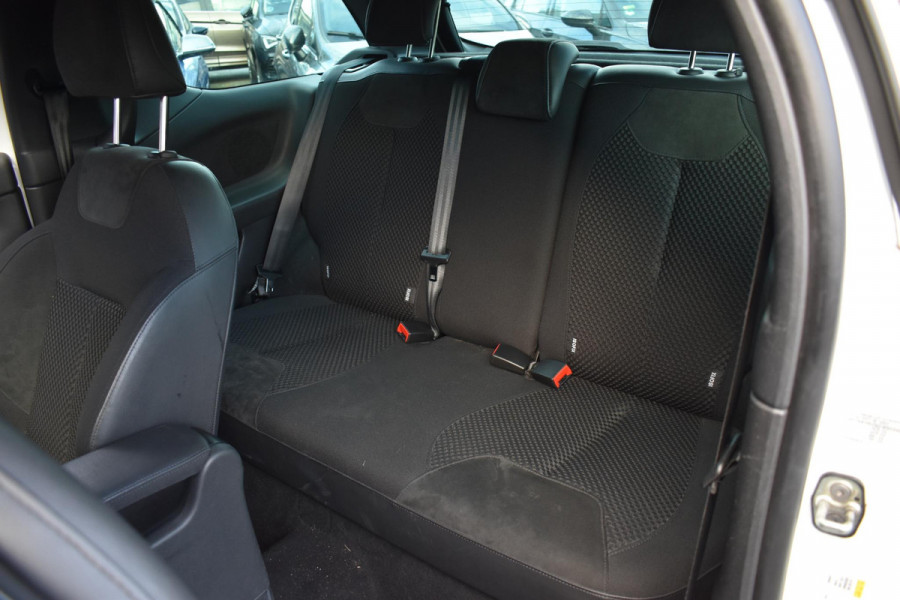 DS DS 3 1.2 PureTech So Chic Camera Airco Trekhaak