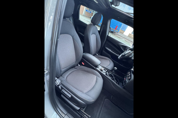 MINI Clubman 1.5 One Pepper II - Panorama dak I Airco I Sport velgen I PDC I Dealer onderhouden