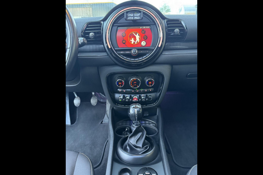 MINI Clubman 1.5 One Pepper II - Panorama dak I Airco I Sport velgen I PDC I Dealer onderhouden