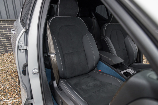 Volvo XC40 1.5 T4 Plug-in hybrid Ultimate Dark | Panorama dak | Cruise control | Harman Kardon | Memory |