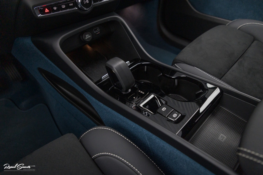 Volvo XC40 1.5 T4 Plug-in hybrid Ultimate Dark | Panorama dak | Cruise control | Harman Kardon | Memory |