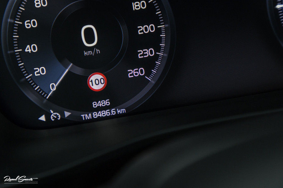 Volvo XC40 1.5 T4 Plug-in hybrid Ultimate Dark | Panorama dak | Cruise control | Harman Kardon | Memory |