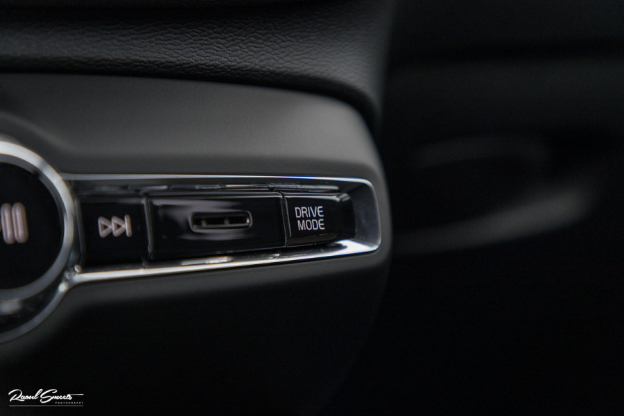 Volvo XC40 1.5 T4 Plug-in hybrid Ultimate Dark | Panorama dak | Cruise control | Harman Kardon | Memory |