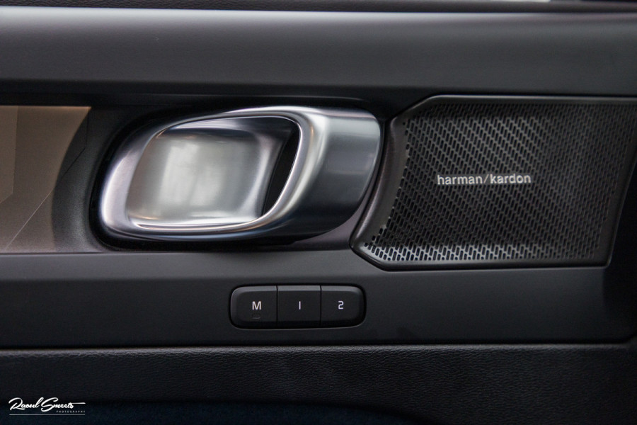 Volvo XC40 1.5 T4 Plug-in hybrid Ultimate Dark | Panorama dak | Cruise control | Harman Kardon | Memory |