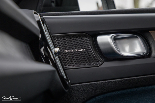 Volvo XC40 1.5 T4 Plug-in hybrid Ultimate Dark | Panorama dak | Cruise control | Harman Kardon | Memory |