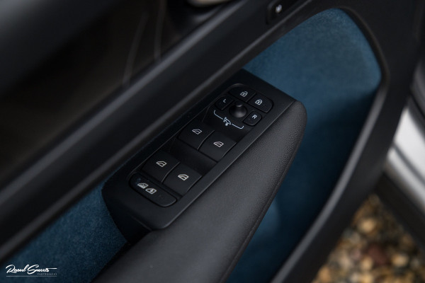 Volvo XC40 1.5 T4 Plug-in hybrid Ultimate Dark | Panorama dak | Cruise control | Harman Kardon | Memory |