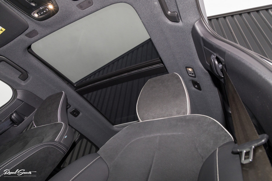 Volvo XC40 1.5 T4 Plug-in hybrid Ultimate Dark | Panorama dak | Cruise control | Harman Kardon | Memory |