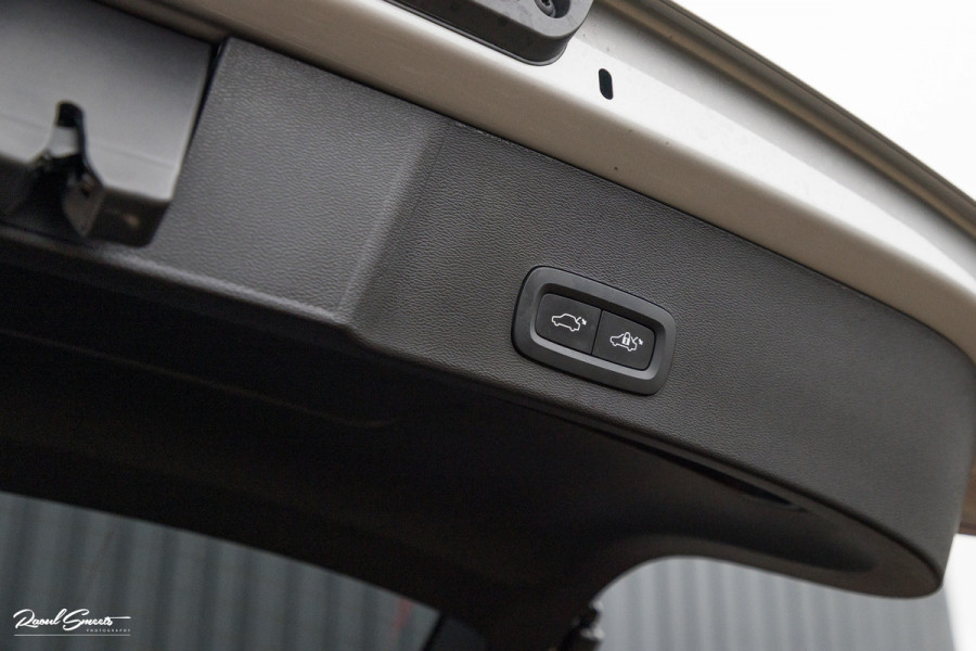 Volvo XC40 1.5 T4 Plug-in hybrid Ultimate Dark | Panorama dak | Cruise control | Harman Kardon | Memory |