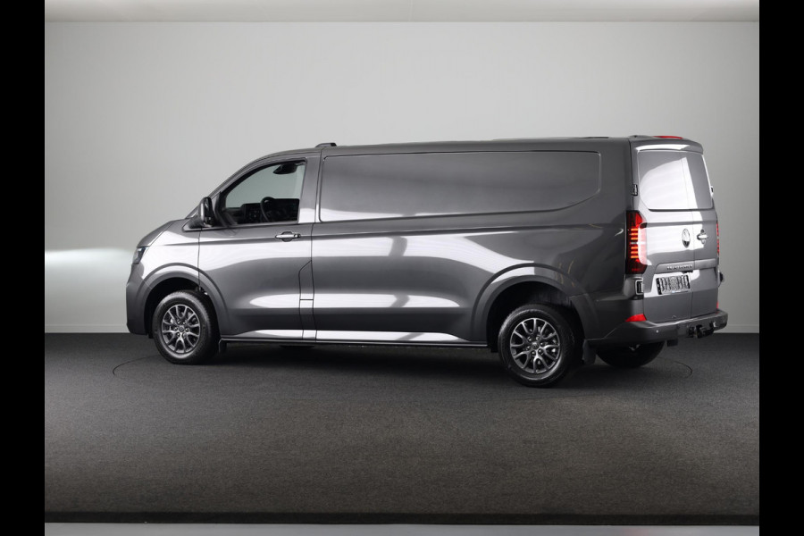 Volkswagen Transporter 2.0 TDI L2H1 30 Style | trekhaak | achterdeuren | camera | navi |