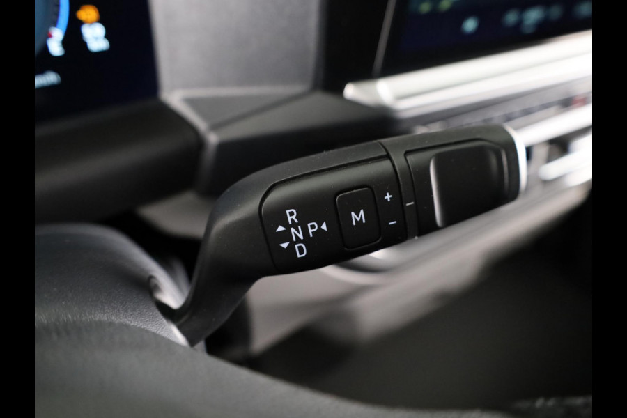 Volkswagen Transporter 2.0 TDI L2H1 30 Style | trekhaak | achterdeuren | camera | navi |