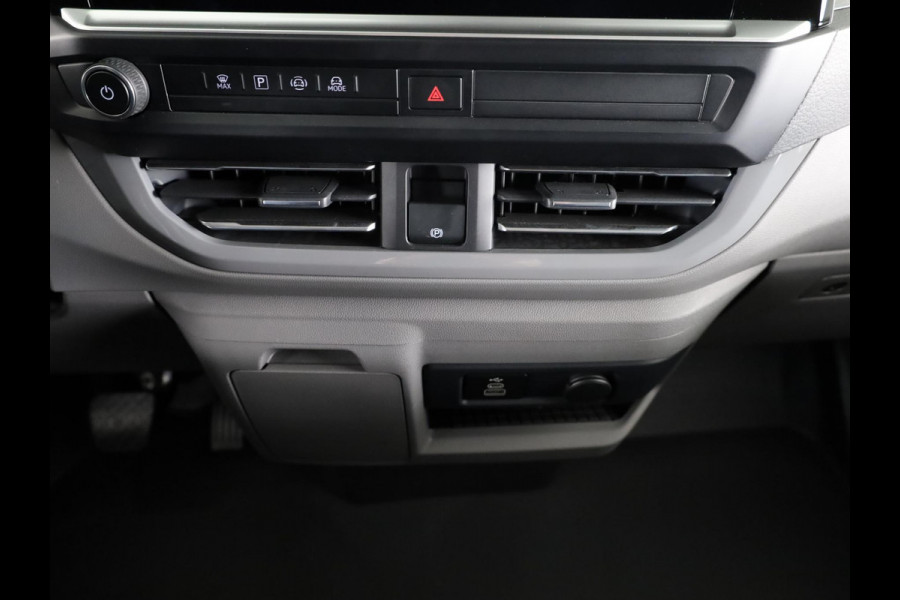 Volkswagen Transporter 2.0 TDI L2H1 30 Style | trekhaak | achterdeuren | camera | navi |