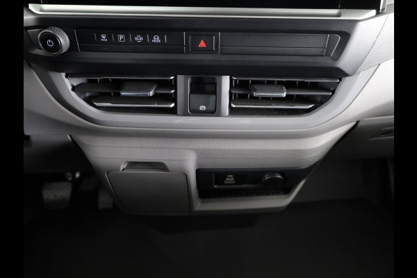 Volkswagen Transporter 2.0 TDI L2H1 30 Style | trekhaak | achterdeuren | camera | navi |