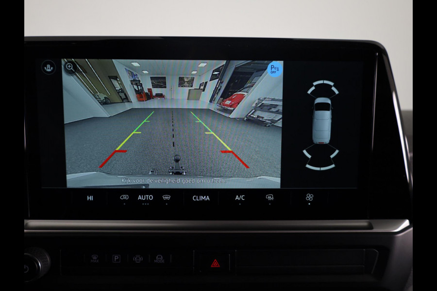 Volkswagen Transporter 2.0 TDI L2H1 30 Style | trekhaak | achterdeuren | camera | navi |