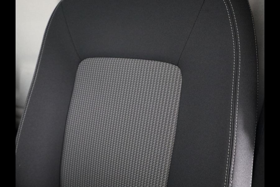 Volkswagen Transporter 2.0 TDI L2H1 30 Style | trekhaak | achterdeuren | camera | navi |