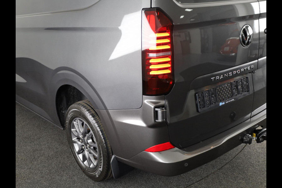 Volkswagen Transporter 2.0 TDI L2H1 30 Style | trekhaak | achterdeuren | camera | navi |