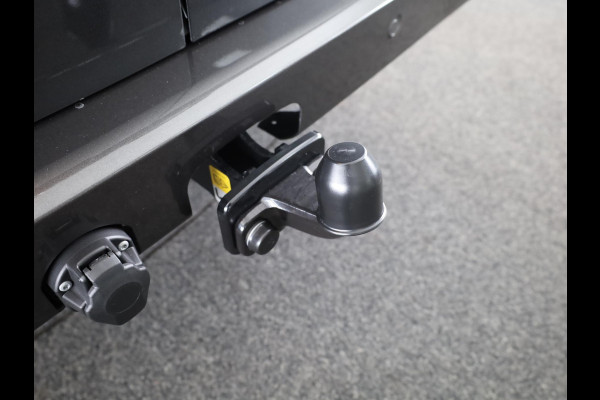 Volkswagen Transporter 2.0 TDI L2H1 30 Style | trekhaak | achterdeuren | camera | navi |